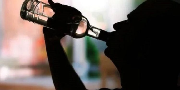 বিষাক্ত অ্যালকোহল পানে পৌর মেয়রের ছেলেসহ পাবনায়  দুইজনের মৃত্যু