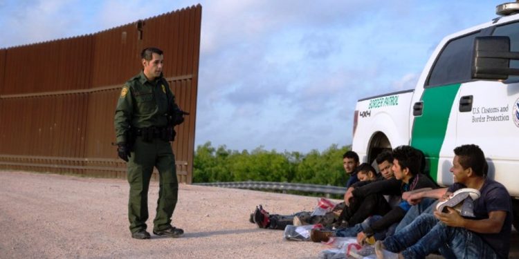 যুক্তরাষ্ট্রে প্রবেশের সময় ৫ বাংলাদেশী গ্রেফতার