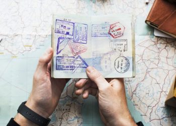 পাসপোর্টে স্টাম্পকৃত ভিসা বাতিল করলো সৌদি আরব