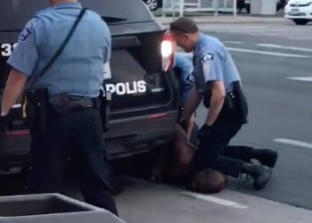 আমেরিকায় পুলিশ কর্তৃক কৃষ্ণাঙ্গ হত্যা, কারাগারে ‘সুইসাইড ওয়াচে’ সেই পুলিশ