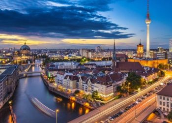 জার্মানিতে সেনজেন ভিসা হোল্ডার যারা করোনার কারণে আটকে আছেন তারা থাকা ও কাজের অনুমতি পাবেন