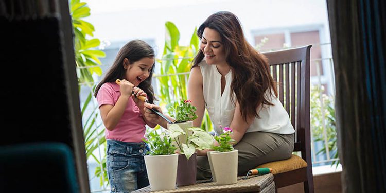 করোনাকালে বাড়িতে বাচ্চাদের ব্যস্ত রাখা যায় যে ৮টি উপায়ে!