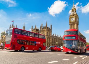 যুক্তরাজ্যে ৩০ লাখ লোকের চাকরি হুমকির মুখে