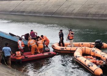 ভারতের মধ্যপ্রদেশে বাস খালে: নিহত ৩৭, নিখোঁজ ১৩