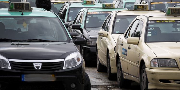 পর্তুগালের লিসবনে করোণা টিকা গ্রহণে যাতায়াতের জন্য ফ্রী ট্যাক্সি