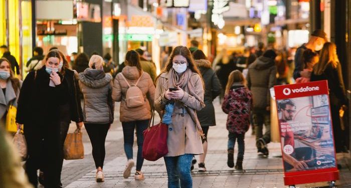 করোনা বাড়ছে যার কারনে জার্মানিতে বাড়ল লকডাউন