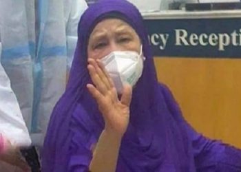 খালেদা জিয়াকে সিসিইউ থেকে কেবিনে স্থানান্তর