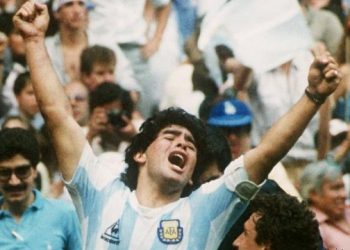 নিলামে উঠছে ম্যারাডোনার সেই জার্সি