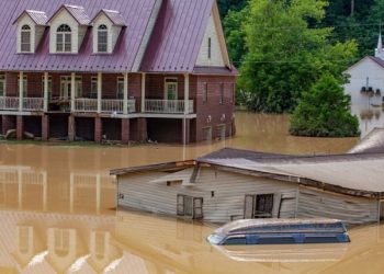যুক্তরাষ্ট্রের কেন্টাকিতে ভয়াবহ বন্যা, নিহত ২৫