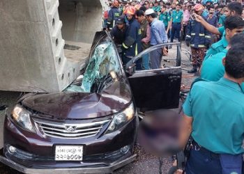 প্রাইভেট কারে পড়ল সড়কের গার্ডার, নিহত ৫