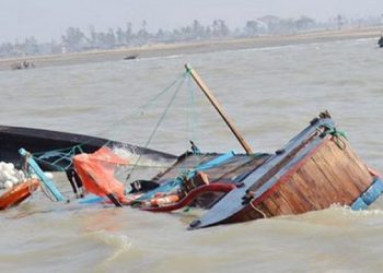দুইদিনে বঙ্গোপসাগরে ৬ ট্রলার ডুবি, নিখোঁজ ১৯ জেলে