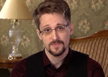 রাশিয়ার নাগরিকত্ব পেলেন এডওয়ার্ড স্নোডেন