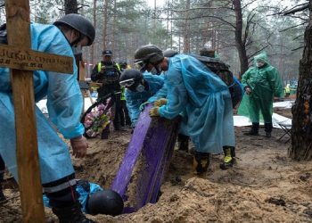 ফের ইউক্রেনে গণকবরের সন্ধান, ৪৪০ মরদেহ উদ্ধার