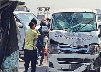 নারায়ণগঞ্জে মাইক্রোবাস-অটোরিকশা সংঘর্ষ, নিহত ৪