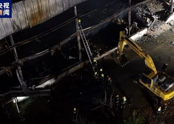 শেষ সময়ের গোলে নেদারল্যান্ডসের বড় জয়