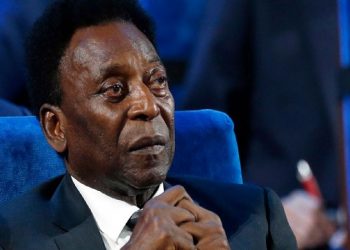 সংকটাপন্ন অবস্থায় ফুটবল কিংবদন্তী পেলে