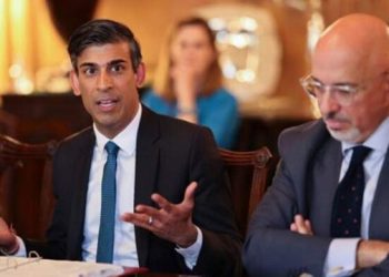 দলীয় চেয়ারম্যানকে মন্ত্রিত্ব থেকে বরখাস্ত করলেন সুনাক