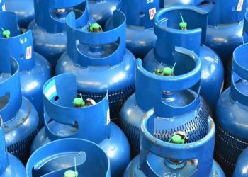 এক লাফে এলপিজি সিলিন্ডারের দাম বাড়ল ২৬৬ টাকা