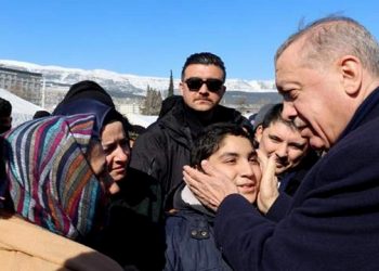 ধ্বংসস্তুপে এরদোয়ান, কথা বললেন বেঁচে যাওয়াদের সঙ্গে