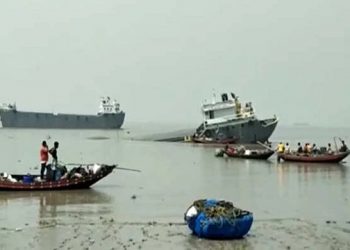 হুগলি নদীতে দুই বাংলাদেশি জাহাজের সংঘর্ষ, ডুবেছে একটি