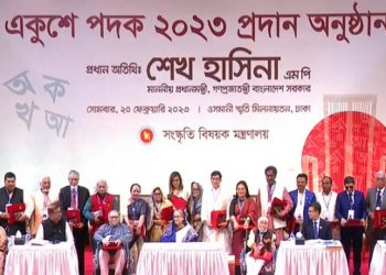 একুশে পদক প্রদান করলেন প্রধানমন্ত্রী