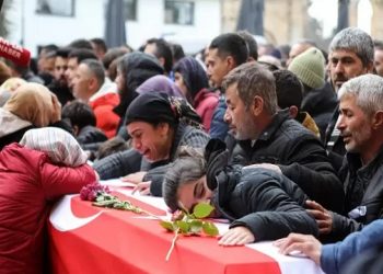 ২৮ হাজার ছাড়াল মৃত্যু, বিধ্বস্ত তুরস্কে লুটপাটের অভিযোগ