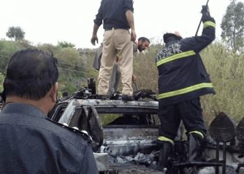 পাকিস্তানে রকেট হামলায় পিটিআই নেতাসহ নিহত ১০