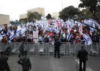 ‘তীব্র চাপের মুখে’ নেতানিয়াহুর সরকার