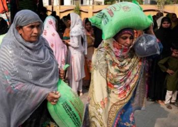 পাকিস্তানে খাদ্য সংগ্রহ করতে গিয়ে নিহত ১১