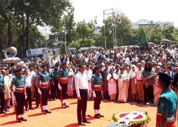 ডা. জাফরুল্লাহ চৌধুরীকে গার্ড অব অনার প্রদান