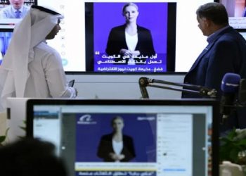 খবর পড়ছে কৃত্রিম বুদ্ধিমত্তার সংবাদ পাঠিকা