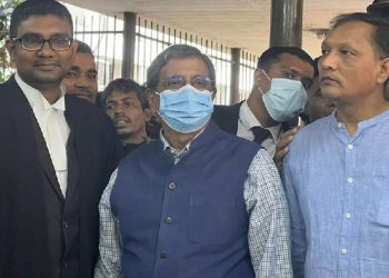 ছয় সপ্তাহের আগাম জামিন পেলেন প্রথম আলোর সম্পাদক