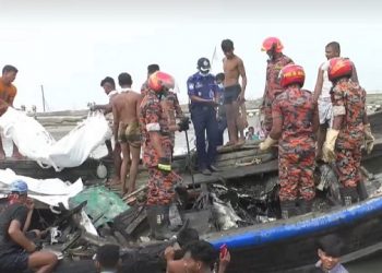 ভেসে আসা ট্রলারে ১০ মরদেহ নিয়ে ধূম্রজাল