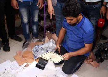 রাজধানীতে নামিদামি বিশ্ববিদ্যালয়ের জাল সার্টিফিকেট তৈরির কারখানা!