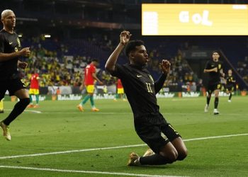 গিনিকে ৪-১ গোলে হারিয়েছে পাঁচবারের বিশ্বচ্যাম্পিয়ন ব্রাজিল