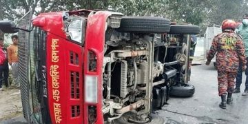 দুর্ঘটনার কবলে ফায়ার সার্ভিসের গাড়ি, নিহত ২